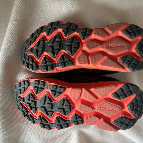 Hoka Challenger ATR 6 Size 9W - Picture 6 of 8